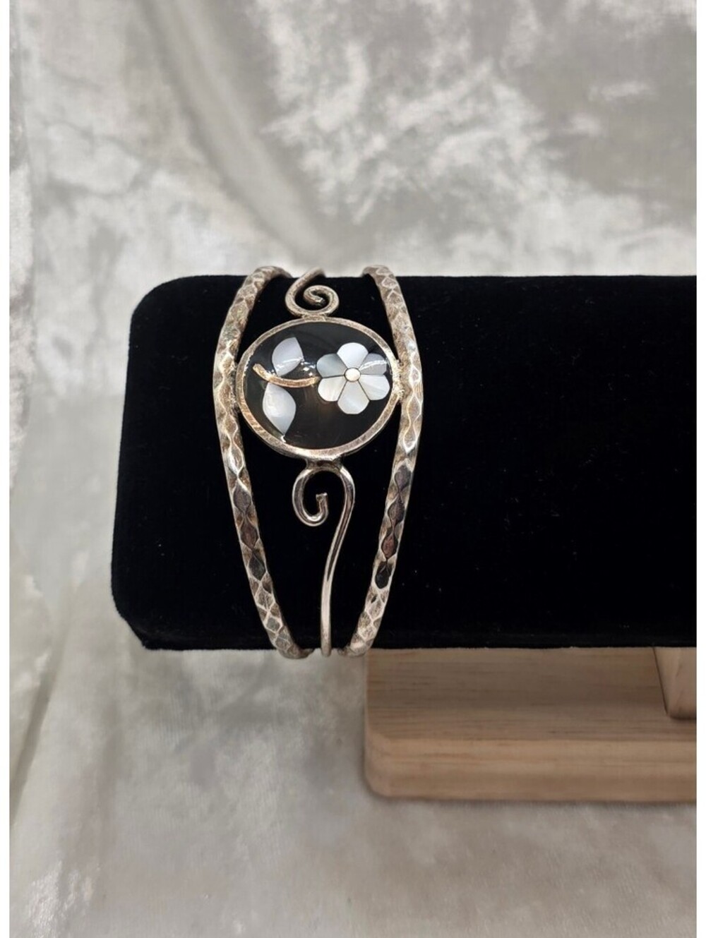Vintage Alpaca Mexico Hummingbird Cuff Bracelet 4.5” Mother of Pearl Floral